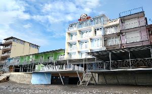 Отель у моря 